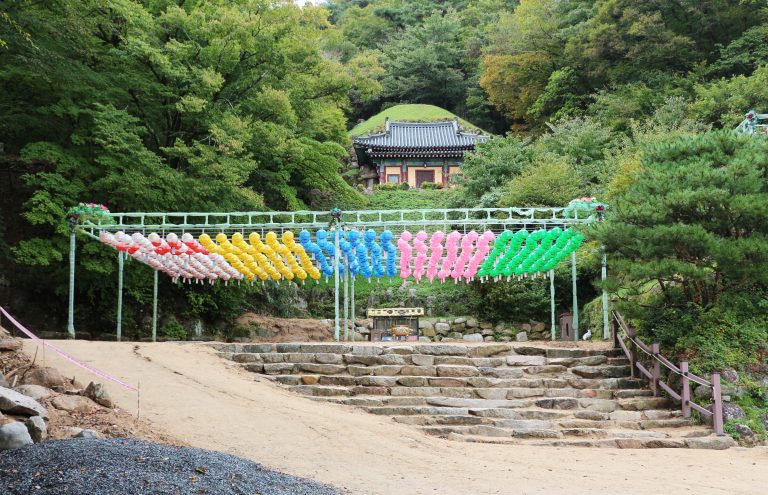 석굴암이 자리한 토함산 중턱의 건물 외관
